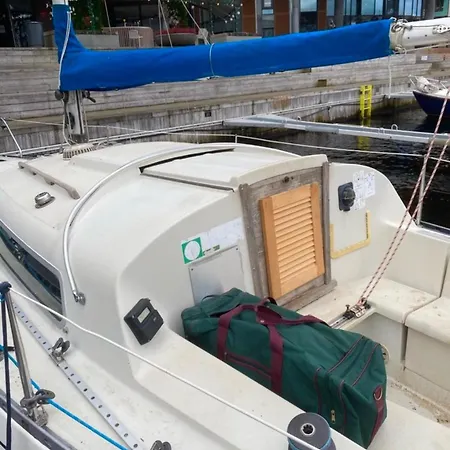 Yacht Ellie Hotel na wodzie