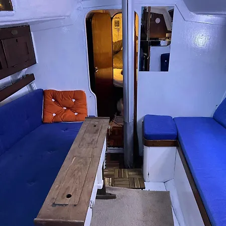 Yacht Ellie Hotel na wodzie *